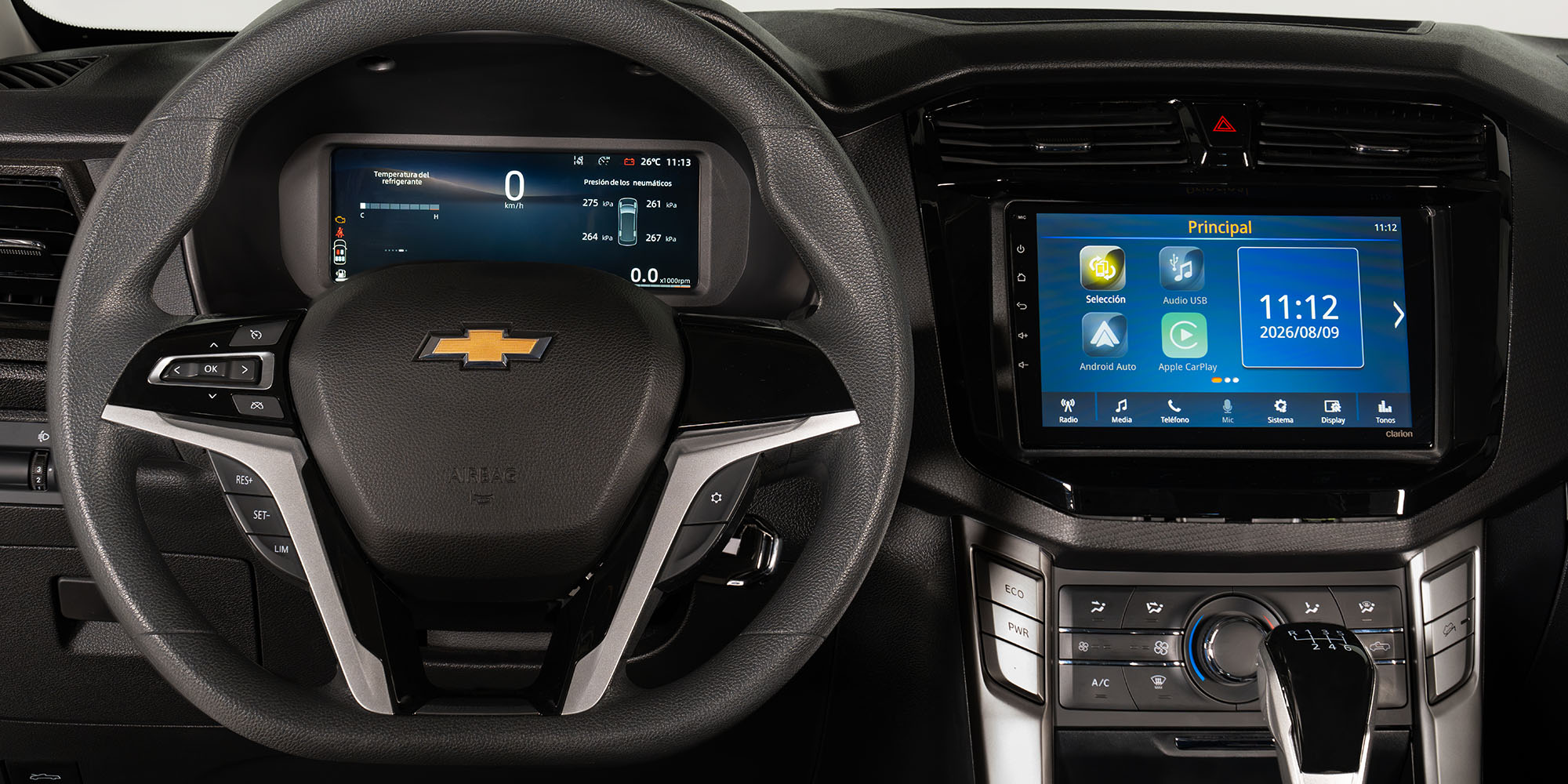 Volante y pantalla digital de la Chevrolet D-Max.