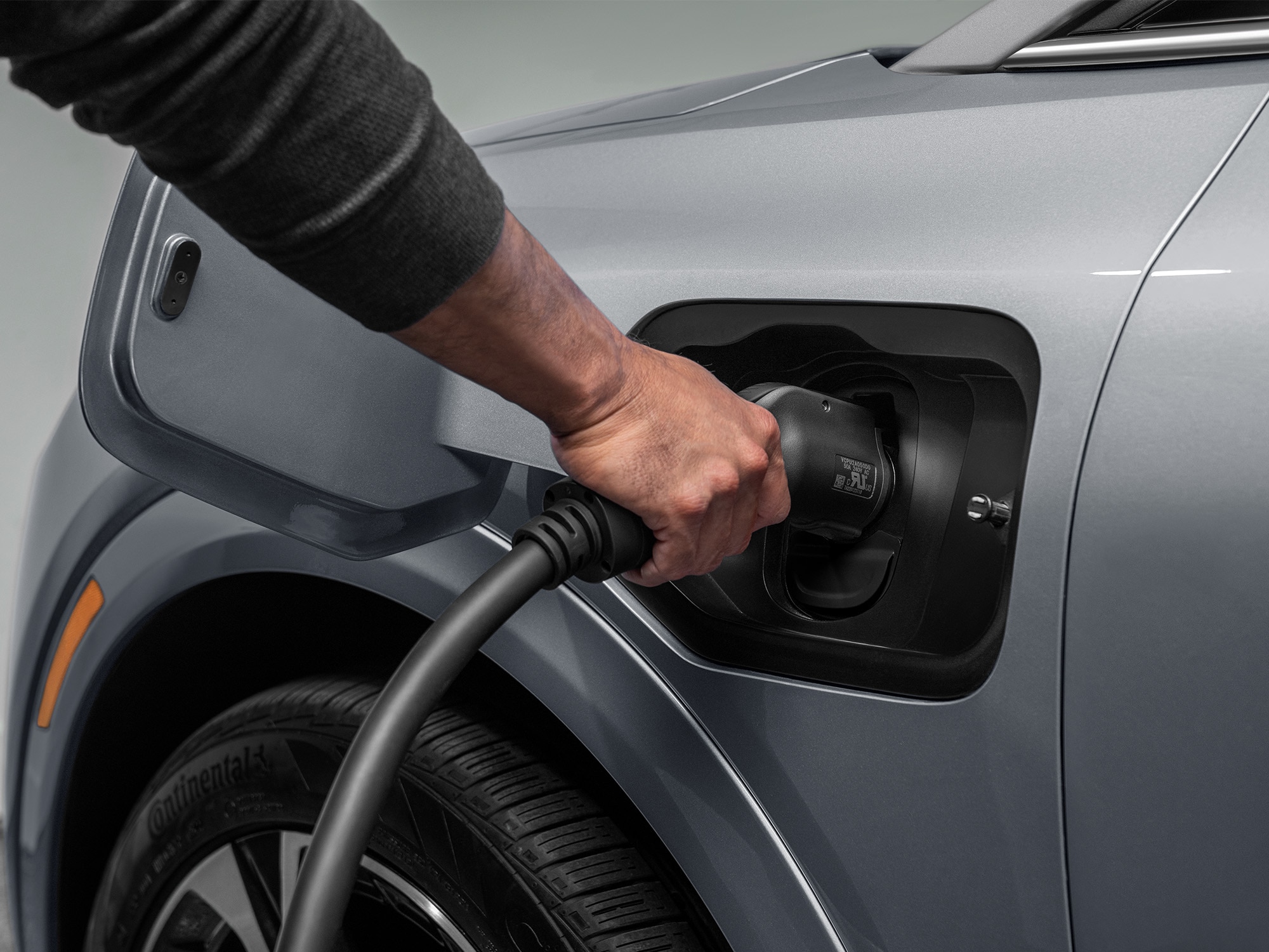 cargador eléctrico en puerto de carga